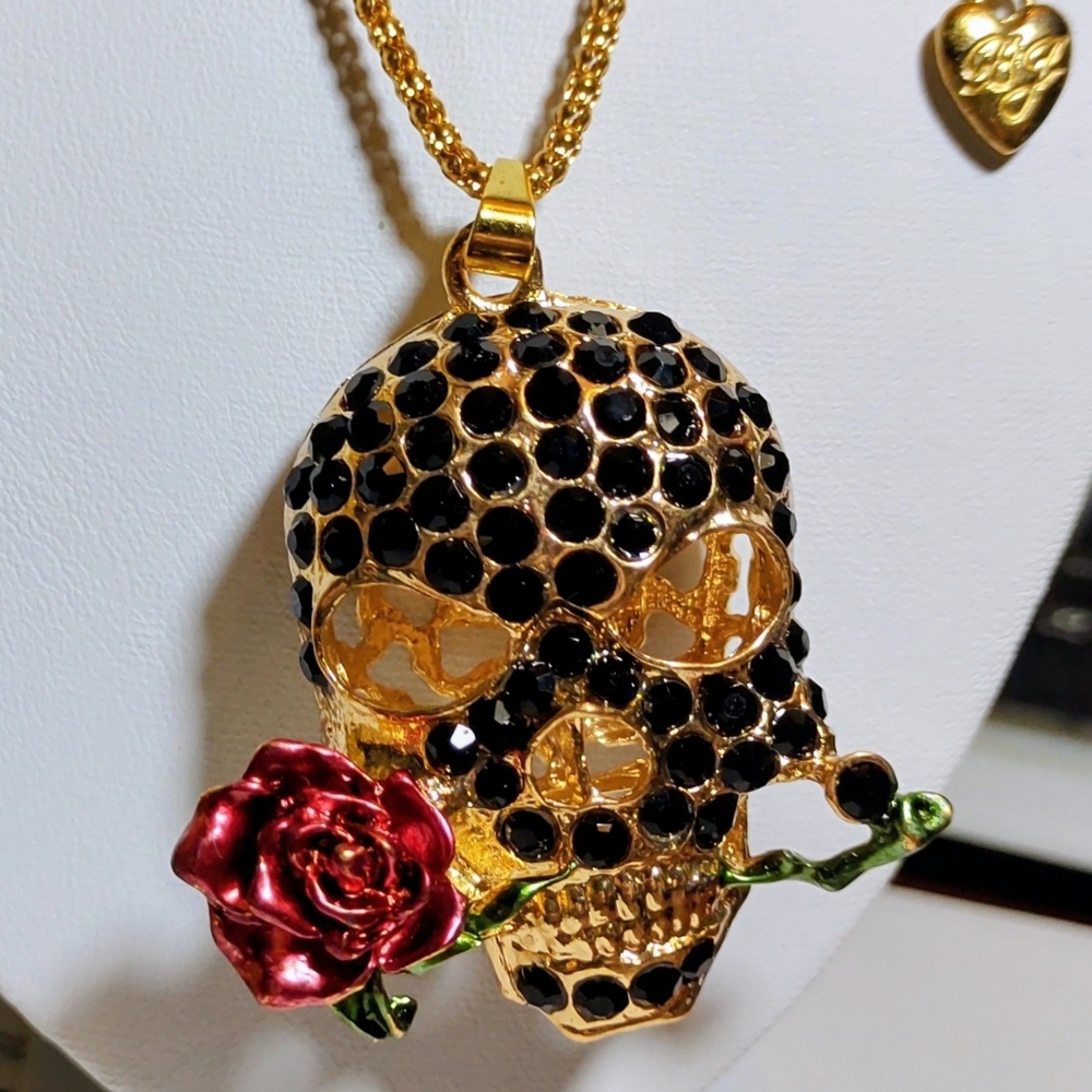 (RARE VINTAGE)  Betsey Johnson Gold and Black Skull Necklace with Red Rose